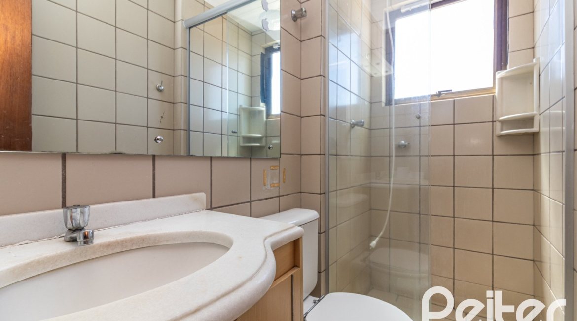 Apartamento à venda com 70m², 2 dormitórios, 1 vaga, no bairro Tristeza em Porto Alegre