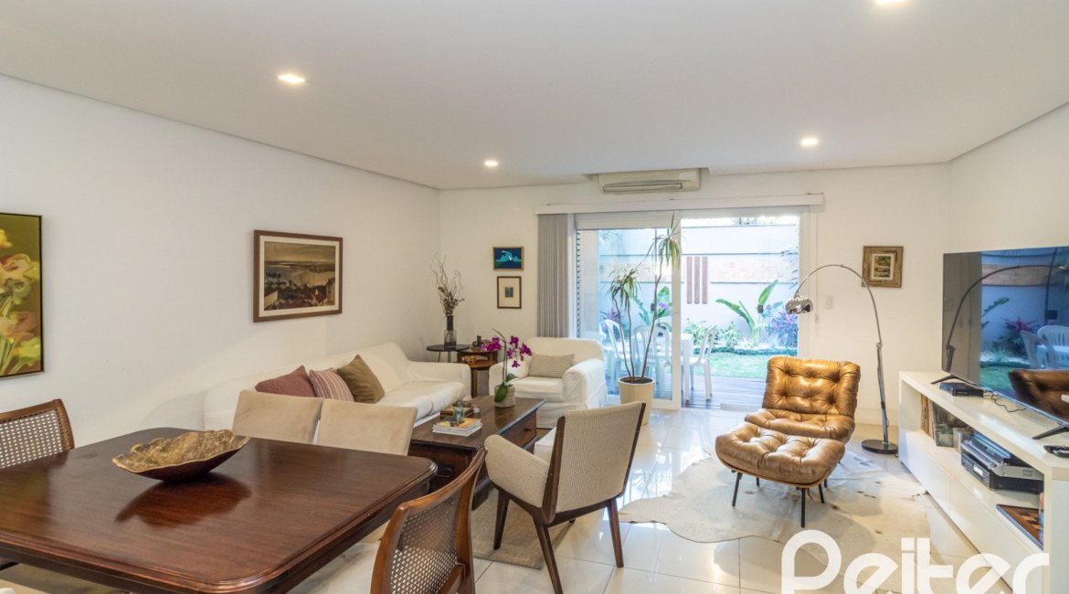 Casa em Condomínio à venda com 189m², 3 dormitórios, 1 suíte, 3 vagas, no bairro Tristeza em Porto Alegre