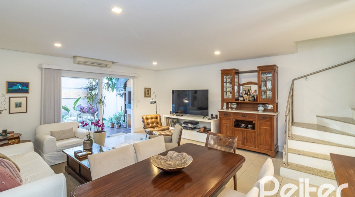 Casa em Condomínio à venda com 189m², 3 dormitórios, 1 suíte, 3 vagas, no bairro Tristeza em Porto Alegre