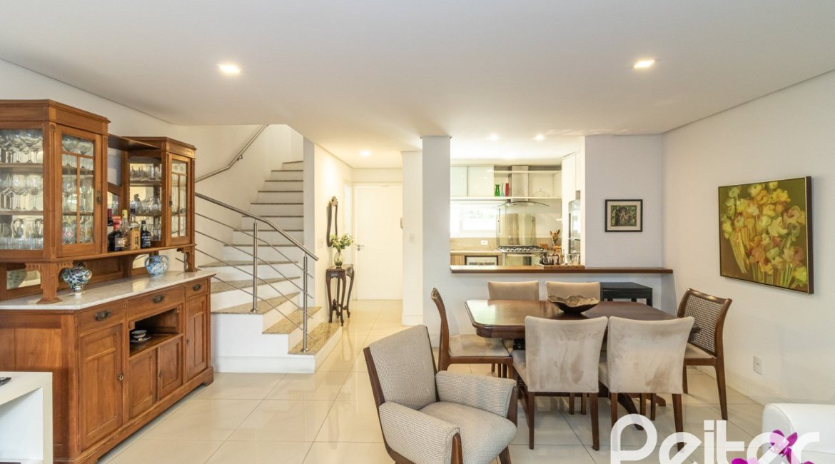 Casa em Condomínio à venda com 189m², 3 dormitórios, 1 suíte, 3 vagas, no bairro Tristeza em Porto Alegre