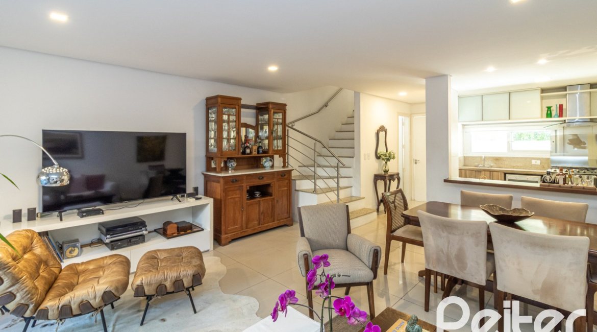 Casa em Condomínio à venda com 189m², 3 dormitórios, 1 suíte, 3 vagas, no bairro Tristeza em Porto Alegre