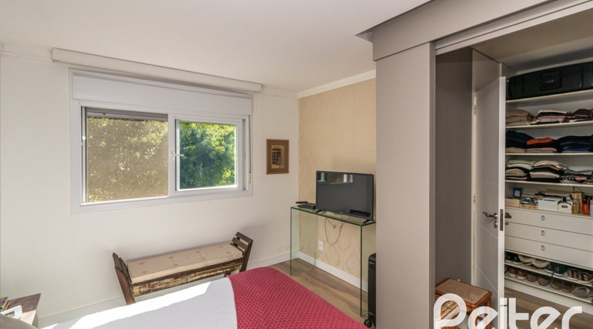 Casa em Condomínio à venda com 189m², 3 dormitórios, 1 suíte, 3 vagas, no bairro Tristeza em Porto Alegre