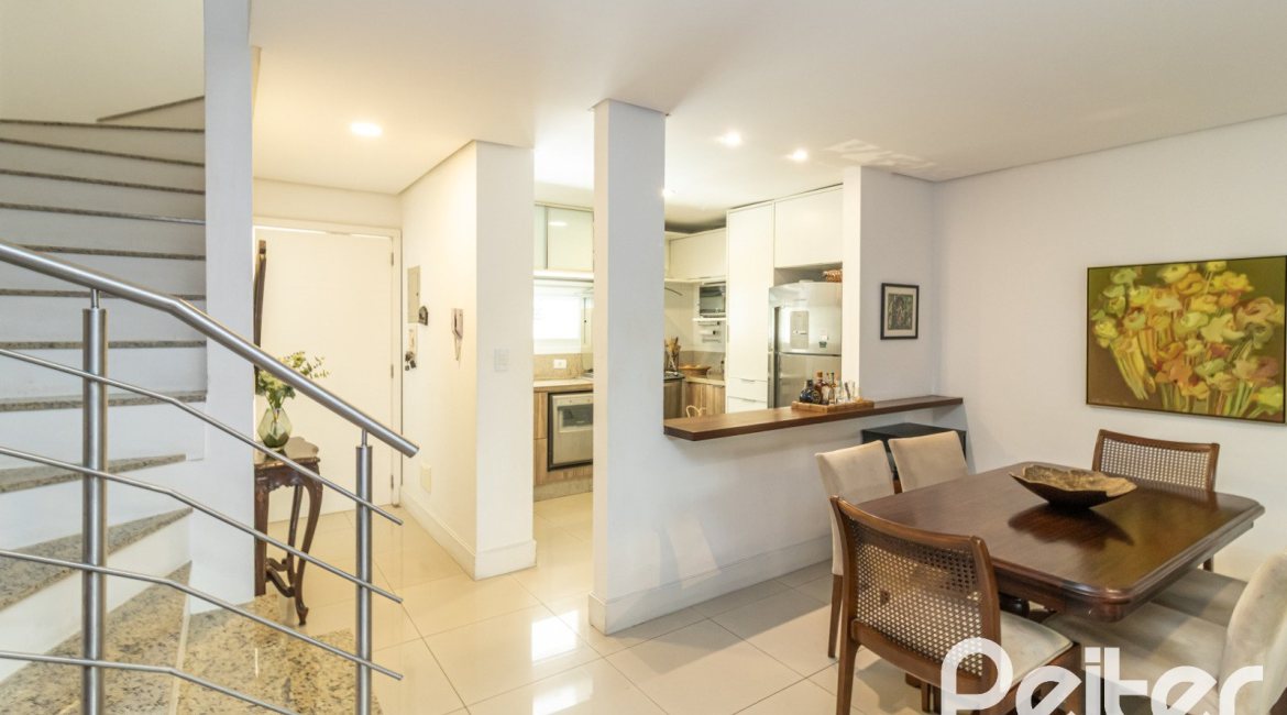 Casa em Condomínio à venda com 189m², 3 dormitórios, 1 suíte, 3 vagas, no bairro Tristeza em Porto Alegre