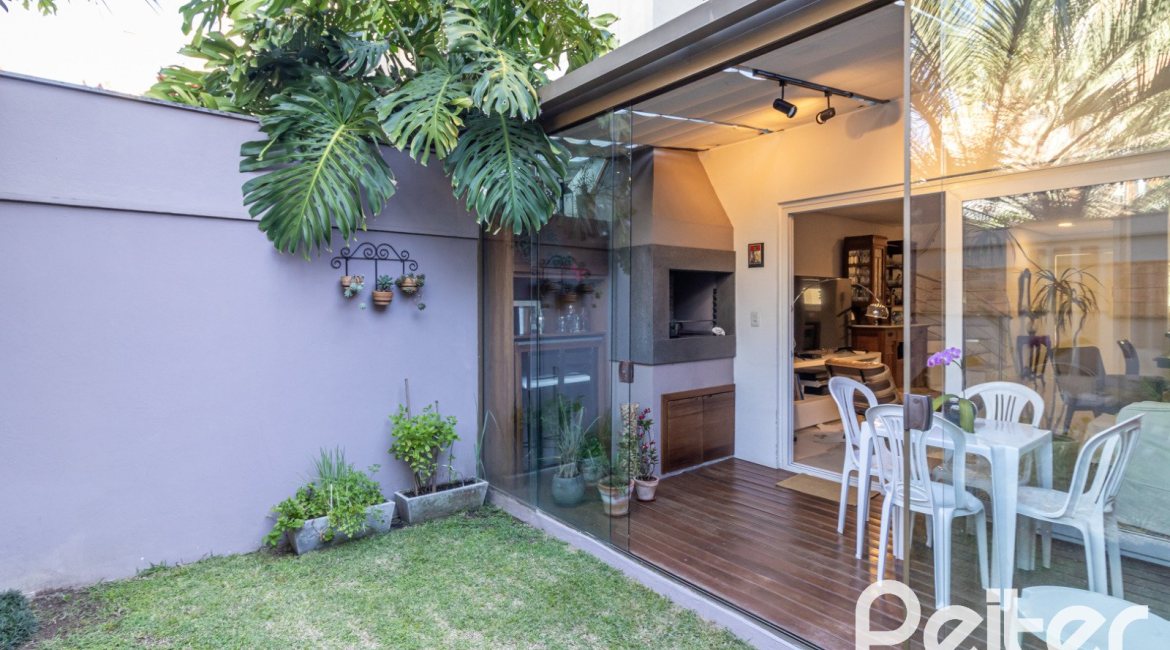 Casa em Condomínio à venda com 189m², 3 dormitórios, 1 suíte, 3 vagas, no bairro Tristeza em Porto Alegre