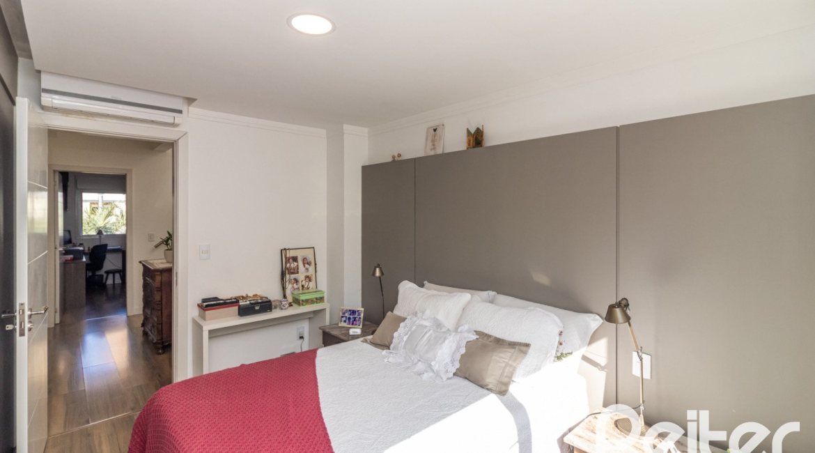 Casa em Condomínio à venda com 189m², 3 dormitórios, 1 suíte, 3 vagas, no bairro Tristeza em Porto Alegre