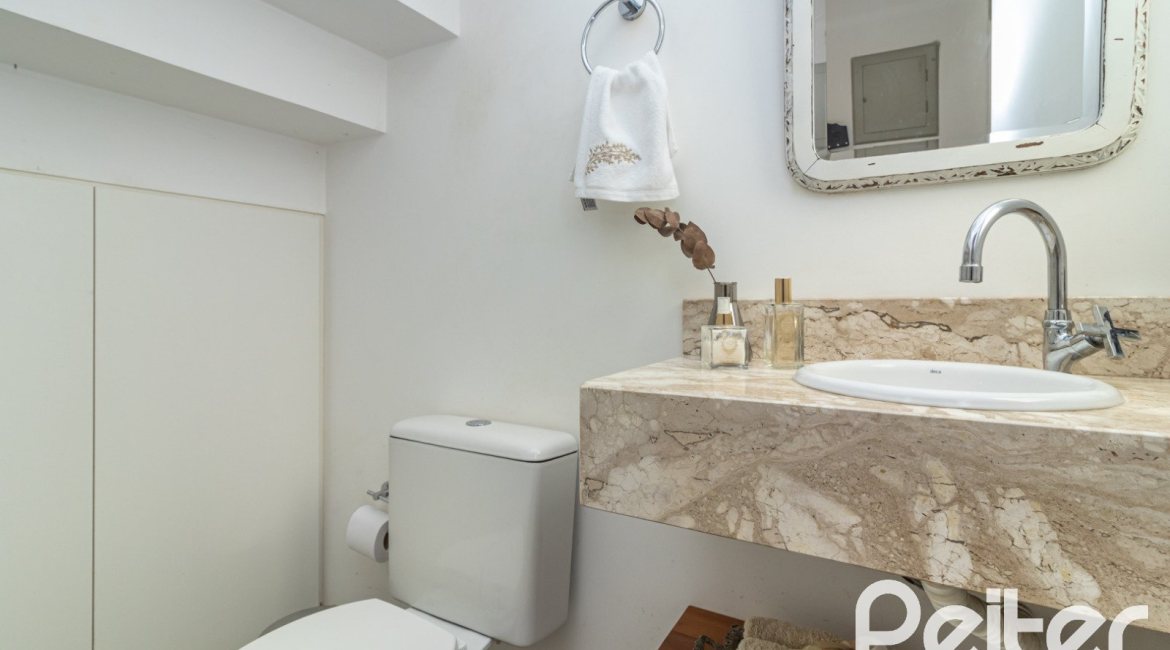 Casa em Condomínio à venda com 189m², 3 dormitórios, 1 suíte, 3 vagas, no bairro Tristeza em Porto Alegre