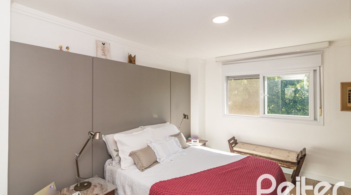 Casa em Condomínio à venda com 189m², 3 dormitórios, 1 suíte, 3 vagas, no bairro Tristeza em Porto Alegre