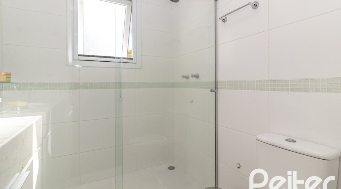 Casa em Condomínio à venda com 189m², 3 dormitórios, 1 suíte, 3 vagas, no bairro Tristeza em Porto Alegre