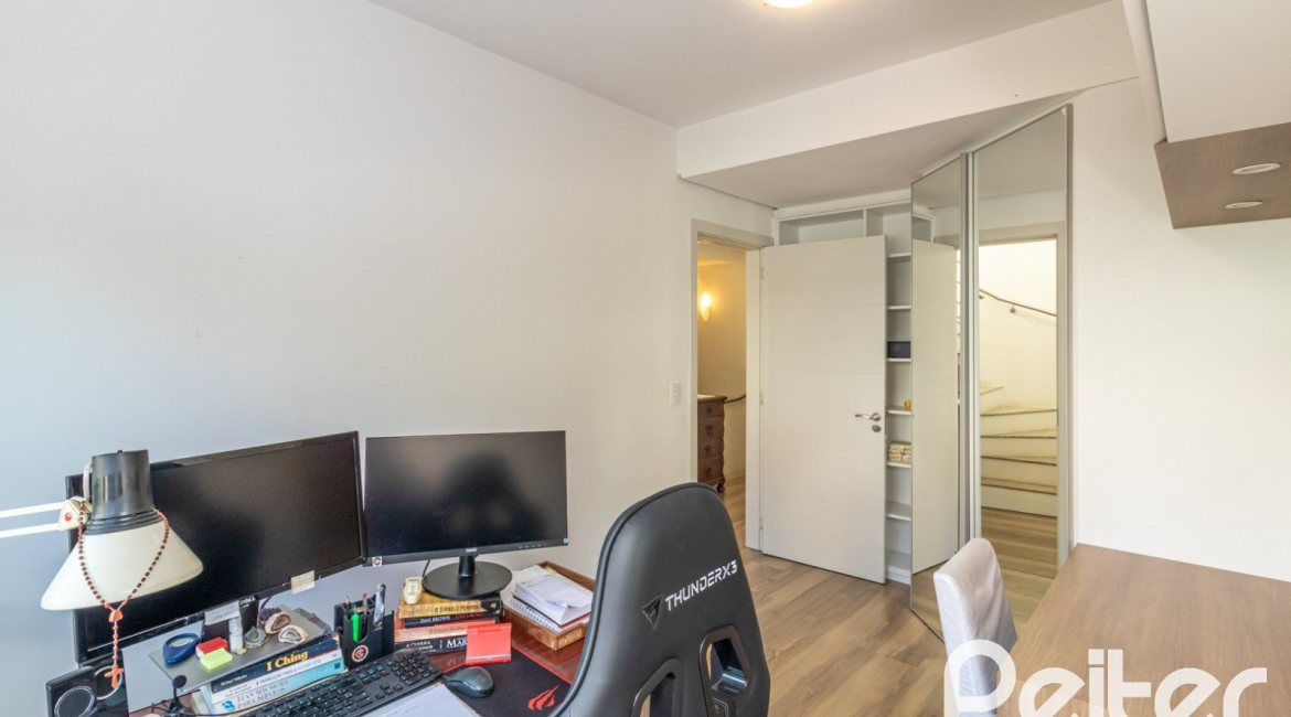 Casa em Condomínio à venda com 189m², 3 dormitórios, 1 suíte, 3 vagas, no bairro Tristeza em Porto Alegre