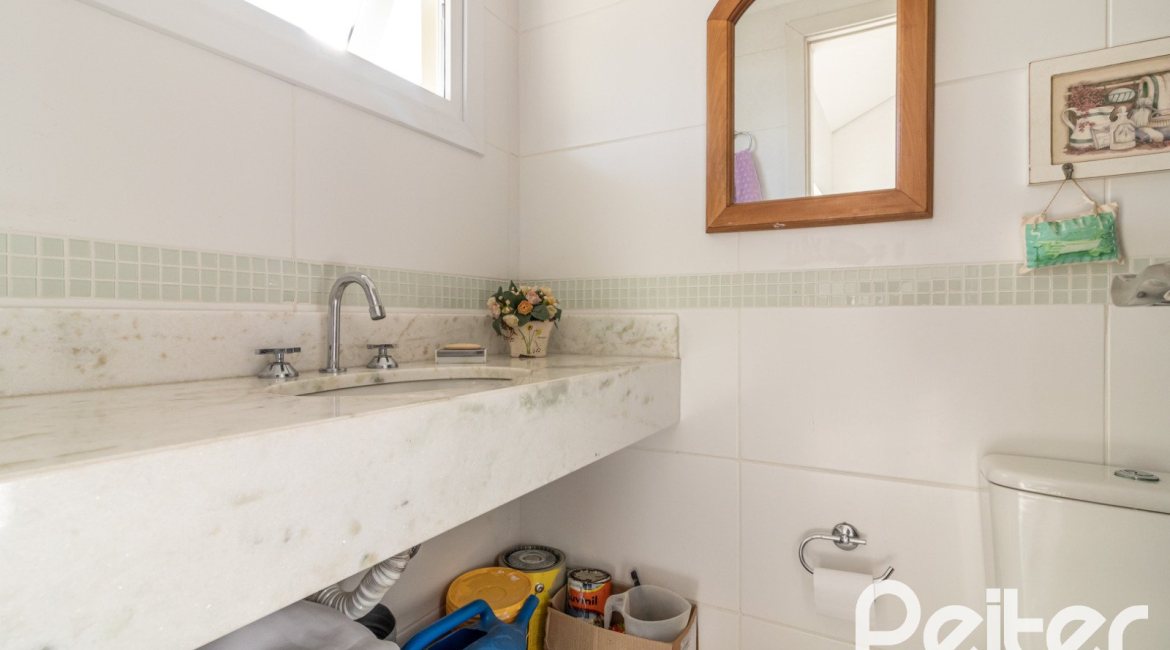 Casa em Condomínio à venda com 189m², 3 dormitórios, 1 suíte, 3 vagas, no bairro Tristeza em Porto Alegre