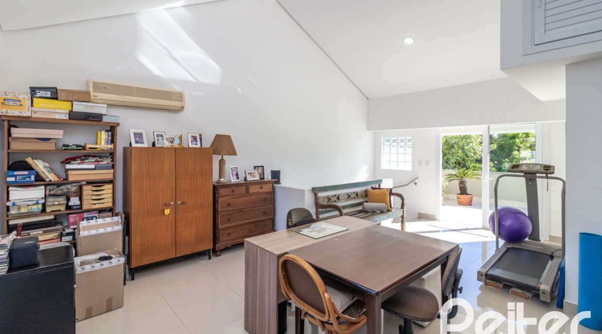 Casa em Condomínio à venda com 189m², 3 dormitórios, 1 suíte, 3 vagas, no bairro Tristeza em Porto Alegre