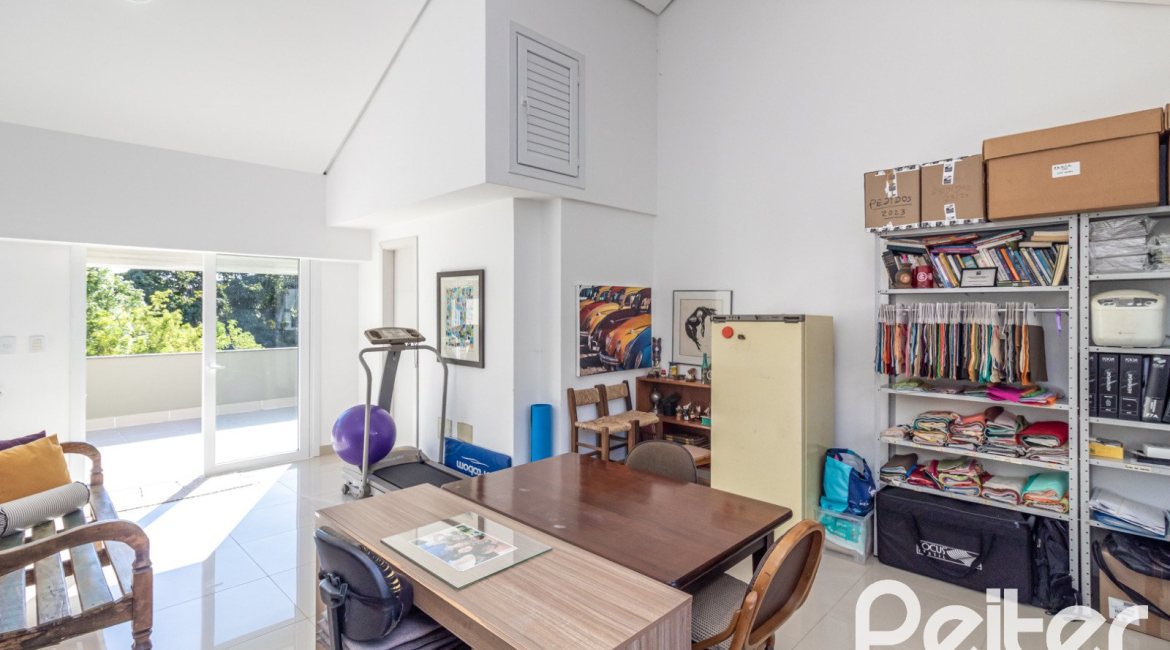 Casa em Condomínio à venda com 189m², 3 dormitórios, 1 suíte, 3 vagas, no bairro Tristeza em Porto Alegre