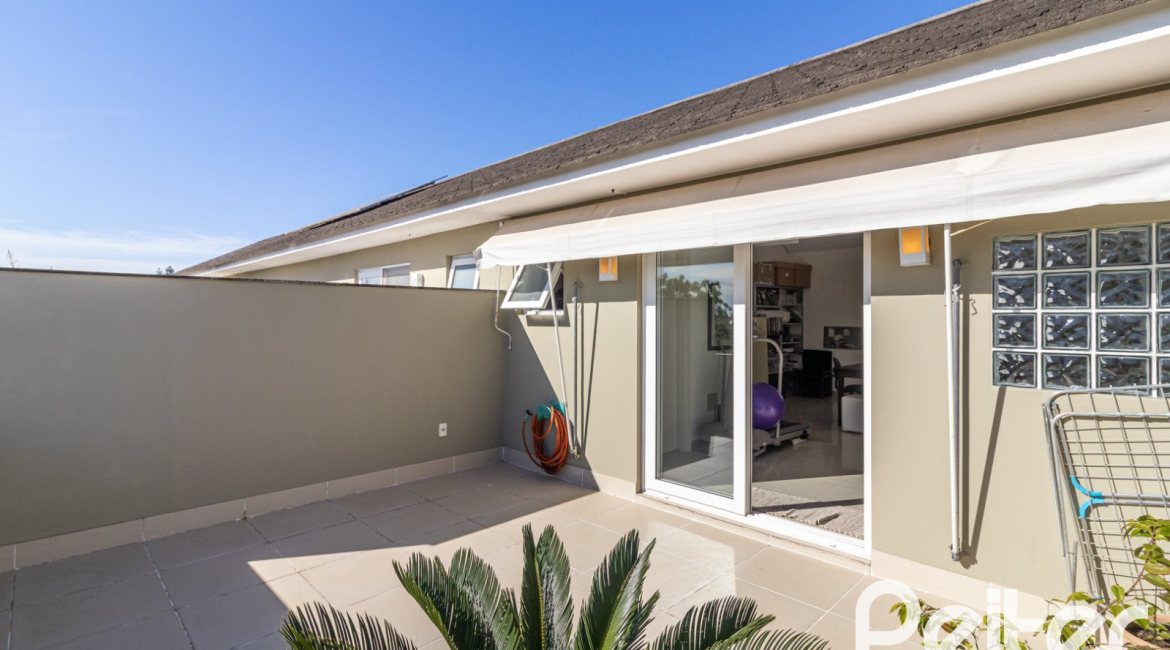 Casa em Condomínio à venda com 189m², 3 dormitórios, 1 suíte, 3 vagas, no bairro Tristeza em Porto Alegre