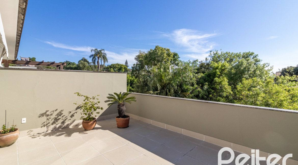 Casa em Condomínio à venda com 189m², 3 dormitórios, 1 suíte, 3 vagas, no bairro Tristeza em Porto Alegre