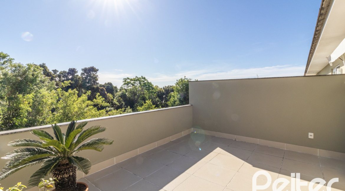 Casa em Condomínio à venda com 189m², 3 dormitórios, 1 suíte, 3 vagas, no bairro Tristeza em Porto Alegre