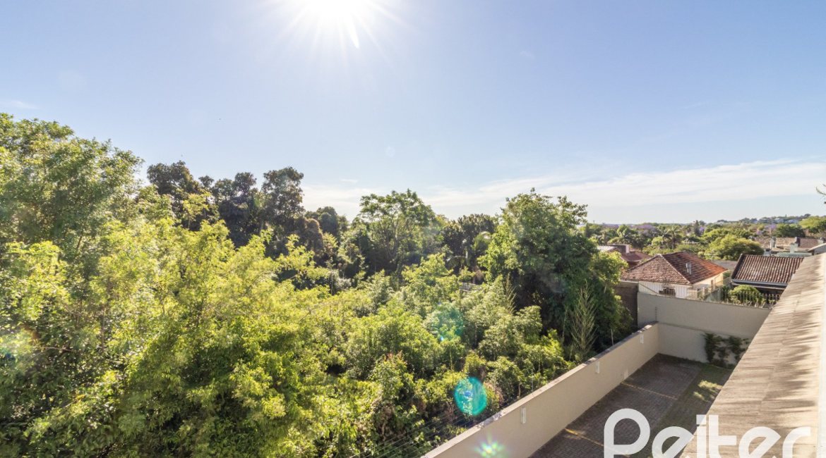 Casa em Condomínio à venda com 189m², 3 dormitórios, 1 suíte, 3 vagas, no bairro Tristeza em Porto Alegre