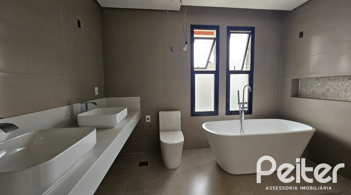 Casa em Condomínio à venda com 216m², 3 dormitórios, 3 suítes, 2 vagas, no bairro Ipanema em Porto Alegre