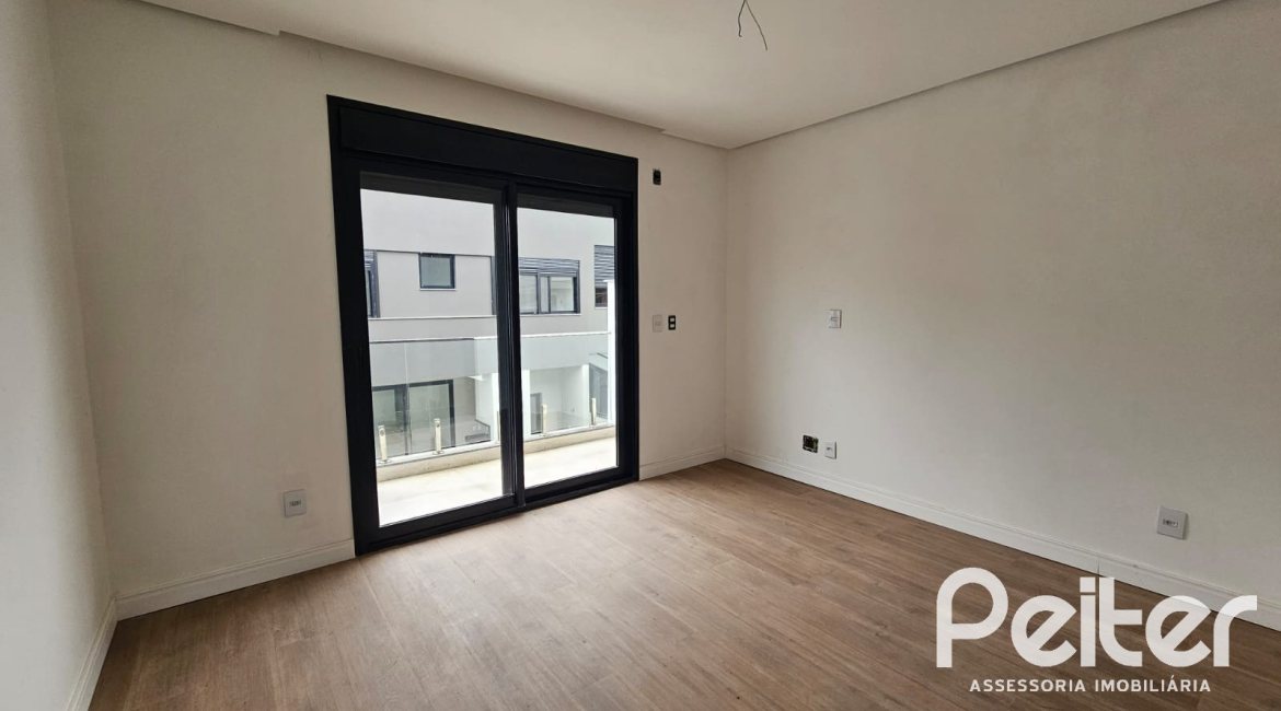 Casa em Condomínio à venda com 216m², 3 dormitórios, 3 suítes, 2 vagas, no bairro Ipanema em Porto Alegre