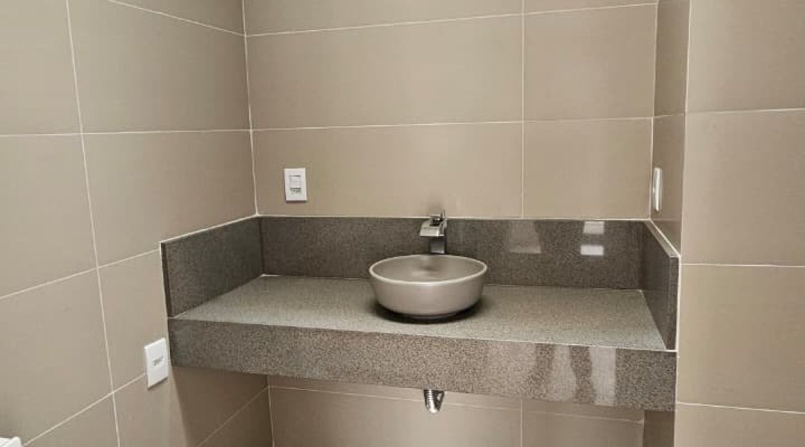 Casa em Condomínio à venda com 216m², 3 dormitórios, 3 suítes, 2 vagas, no bairro Ipanema em Porto Alegre