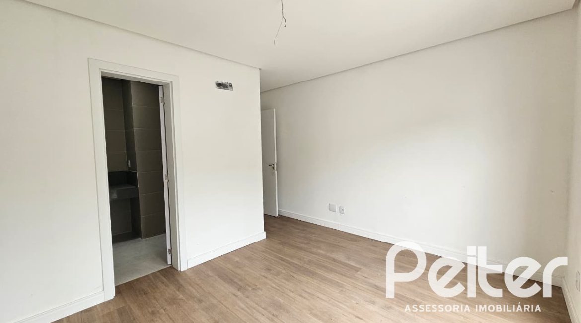 Casa em Condomínio à venda com 216m², 3 dormitórios, 3 suítes, 2 vagas, no bairro Ipanema em Porto Alegre