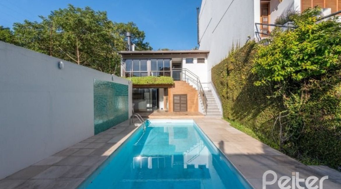 Casa em Condomínio à venda com 229m², 3 dormitórios, 3 suítes, 4 vagas, no bairro Cristal em Porto Alegre