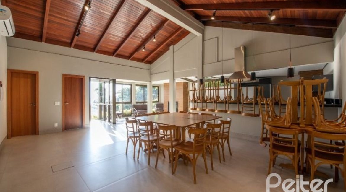 Casa em Condomínio à venda com 229m², 3 dormitórios, 3 suítes, 4 vagas, no bairro Cristal em Porto Alegre