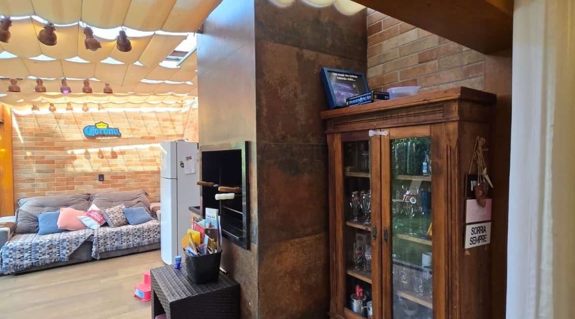 Casa em Condomínio à venda com 229m², 3 dormitórios, 3 suítes, 4 vagas, no bairro Cristal em Porto Alegre