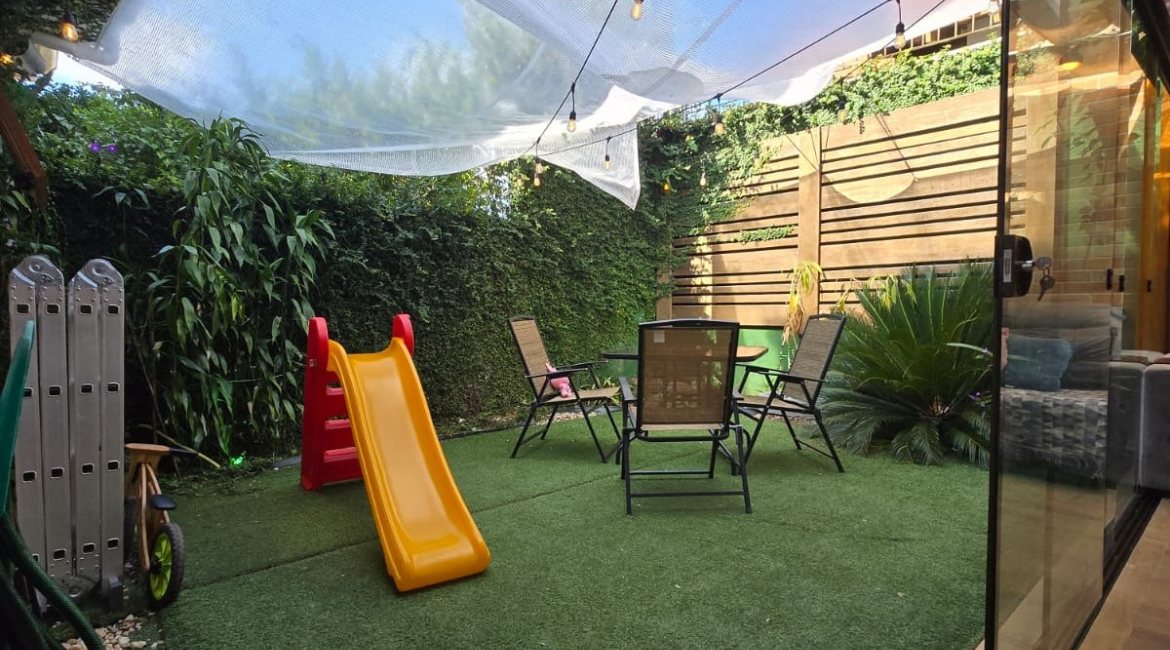 Casa em Condomínio à venda com 229m², 3 dormitórios, 3 suítes, 4 vagas, no bairro Cristal em Porto Alegre