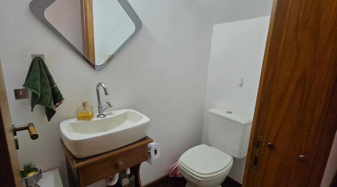 Casa em Condomínio à venda com 229m², 3 dormitórios, 3 suítes, 4 vagas, no bairro Cristal em Porto Alegre