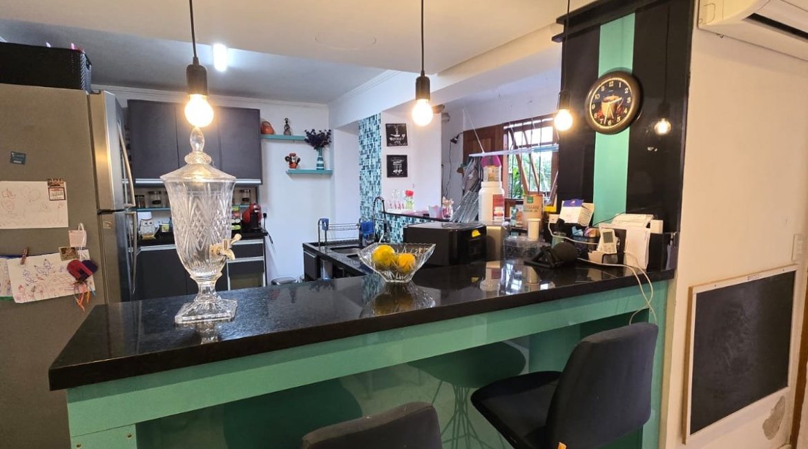 Casa em Condomínio à venda com 229m², 3 dormitórios, 3 suítes, 4 vagas, no bairro Cristal em Porto Alegre