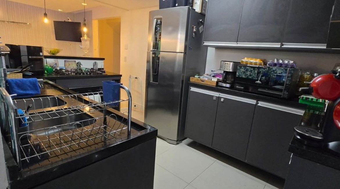 Casa em Condomínio à venda com 229m², 3 dormitórios, 3 suítes, 4 vagas, no bairro Cristal em Porto Alegre