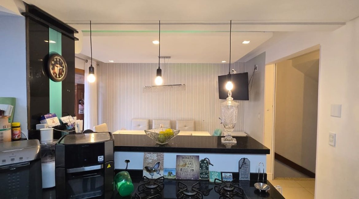 Casa em Condomínio à venda com 229m², 3 dormitórios, 3 suítes, 4 vagas, no bairro Cristal em Porto Alegre