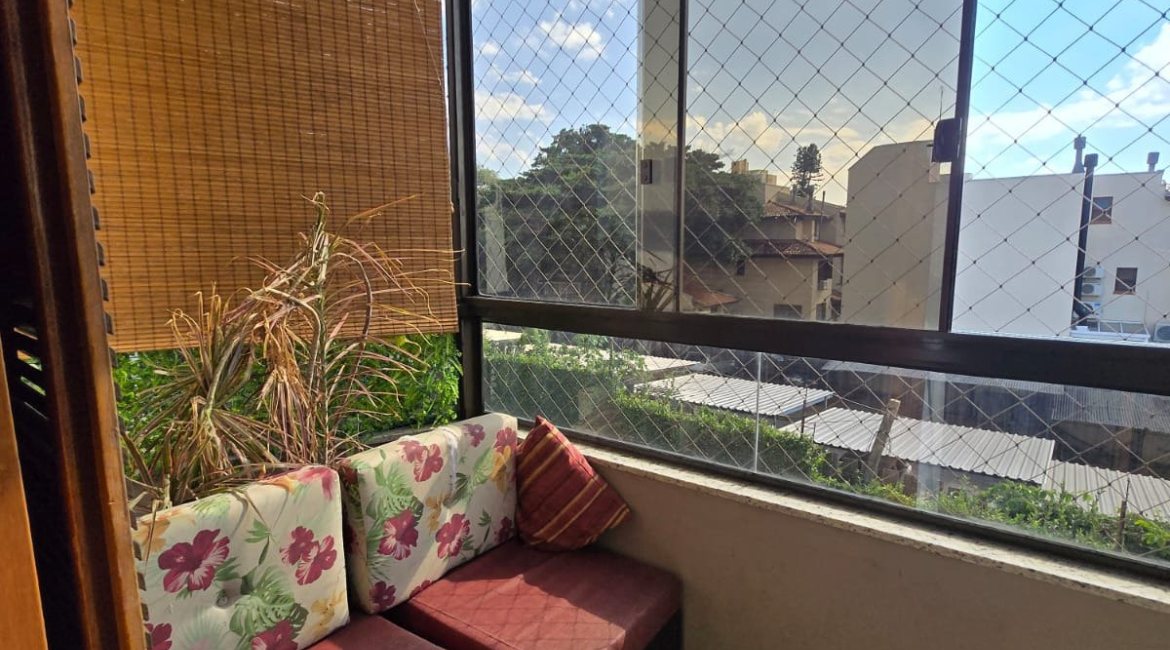 Casa em Condomínio à venda com 229m², 3 dormitórios, 3 suítes, 4 vagas, no bairro Cristal em Porto Alegre