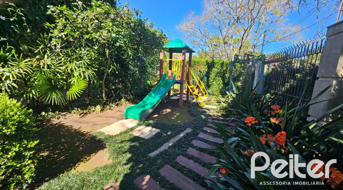 Casa em Condomínio à venda com 229m², 3 dormitórios, 3 suítes, 4 vagas, no bairro Cristal em Porto Alegre