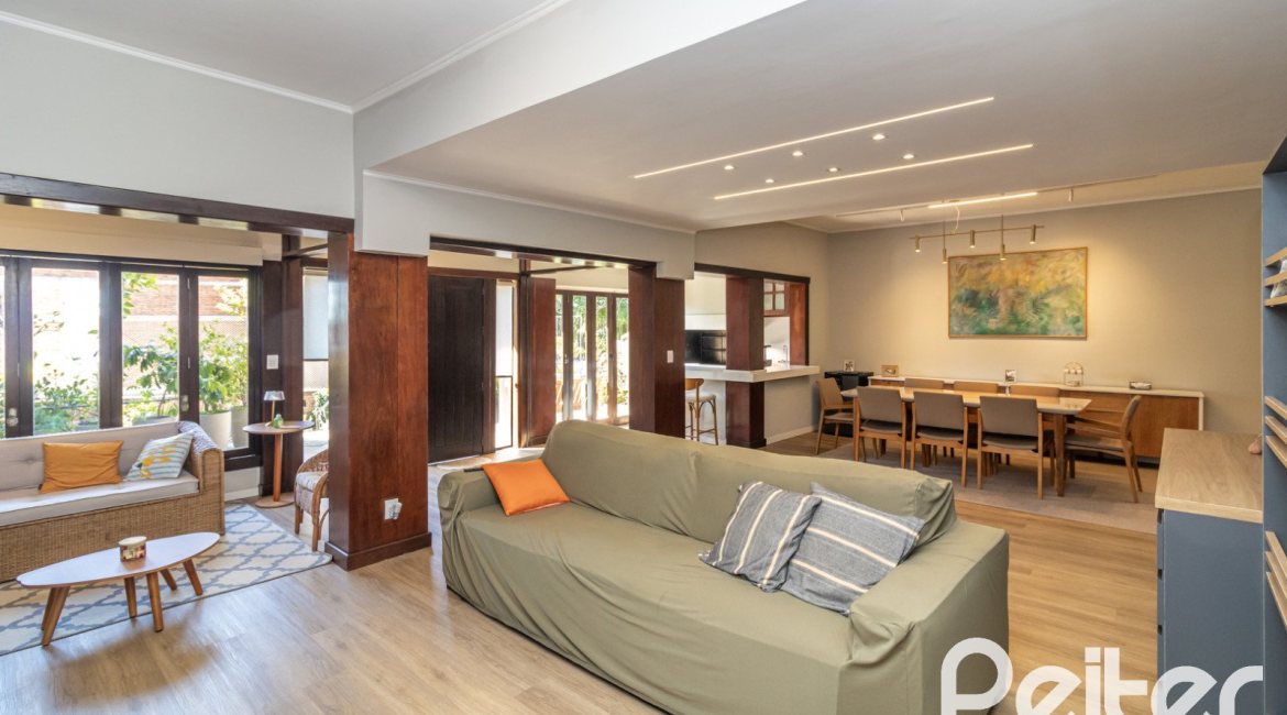 Casa em Condomínio à venda com 421m², 3 dormitórios, 3 suítes, 4 vagas, no bairro Tristeza em Porto Alegre