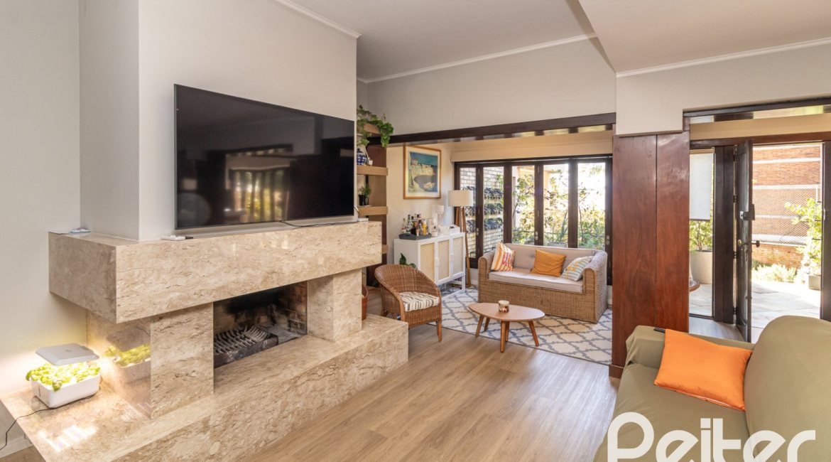 Casa em Condomínio à venda com 421m², 3 dormitórios, 3 suítes, 4 vagas, no bairro Tristeza em Porto Alegre
