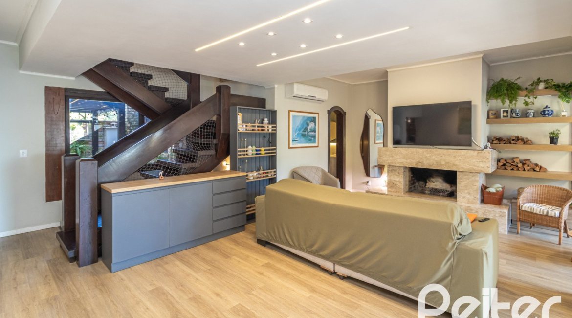 Casa em Condomínio à venda com 421m², 3 dormitórios, 3 suítes, 4 vagas, no bairro Tristeza em Porto Alegre