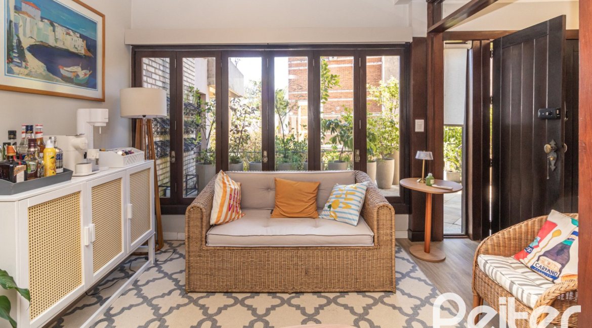 Casa em Condomínio à venda com 421m², 3 dormitórios, 3 suítes, 4 vagas, no bairro Tristeza em Porto Alegre