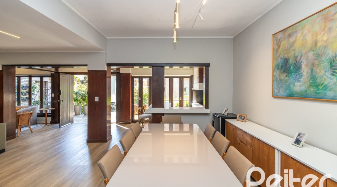 Casa em Condomínio à venda com 421m², 3 dormitórios, 3 suítes, 4 vagas, no bairro Tristeza em Porto Alegre