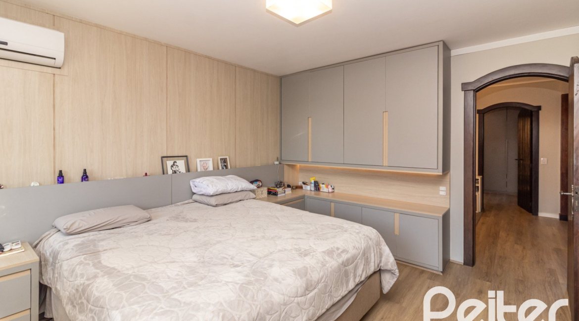 Casa em Condomínio à venda com 421m², 3 dormitórios, 3 suítes, 4 vagas, no bairro Tristeza em Porto Alegre