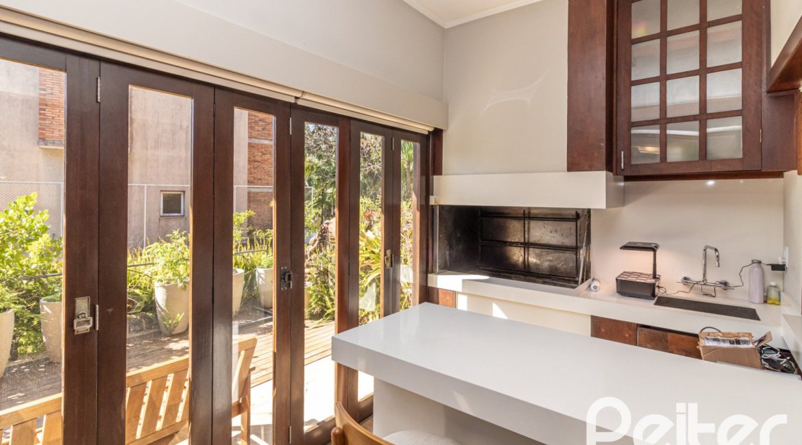 Casa em Condomínio à venda com 421m², 3 dormitórios, 3 suítes, 4 vagas, no bairro Tristeza em Porto Alegre