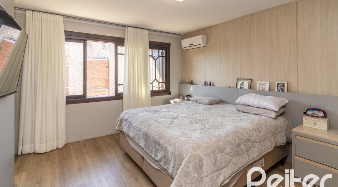 Casa em Condomínio à venda com 421m², 3 dormitórios, 3 suítes, 4 vagas, no bairro Tristeza em Porto Alegre