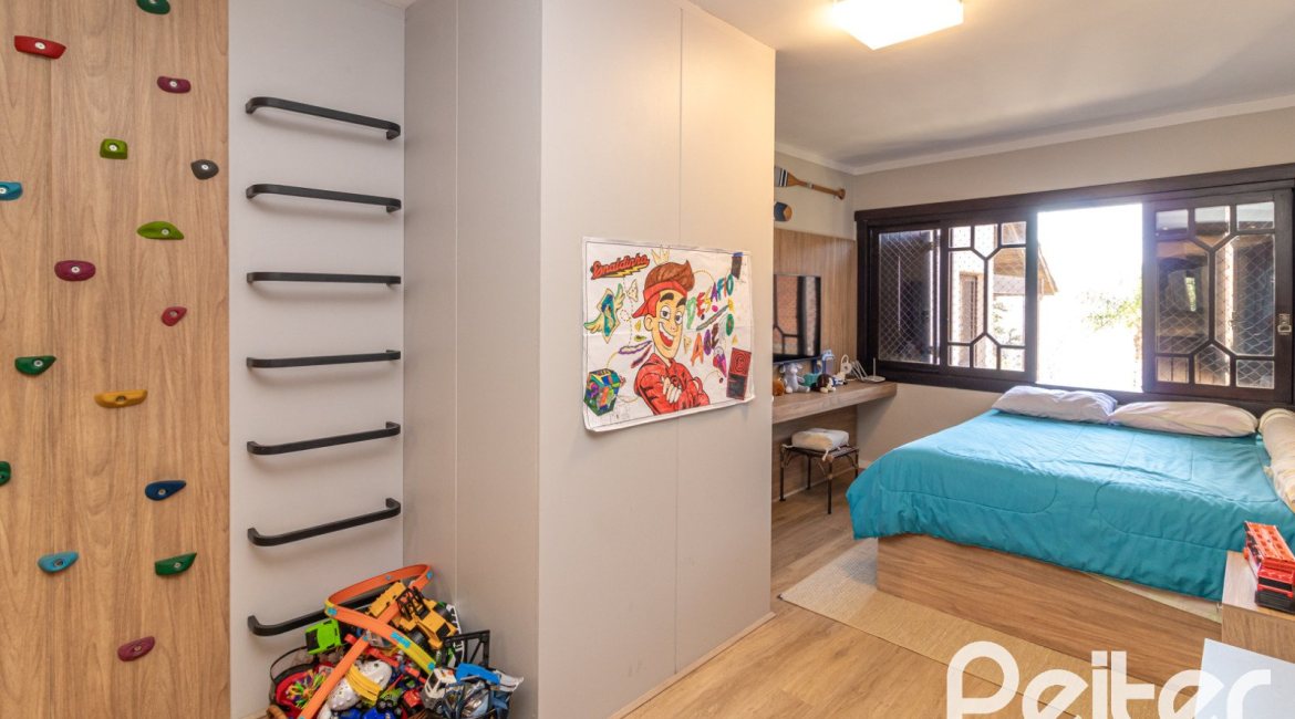 Casa em Condomínio à venda com 421m², 3 dormitórios, 3 suítes, 4 vagas, no bairro Tristeza em Porto Alegre