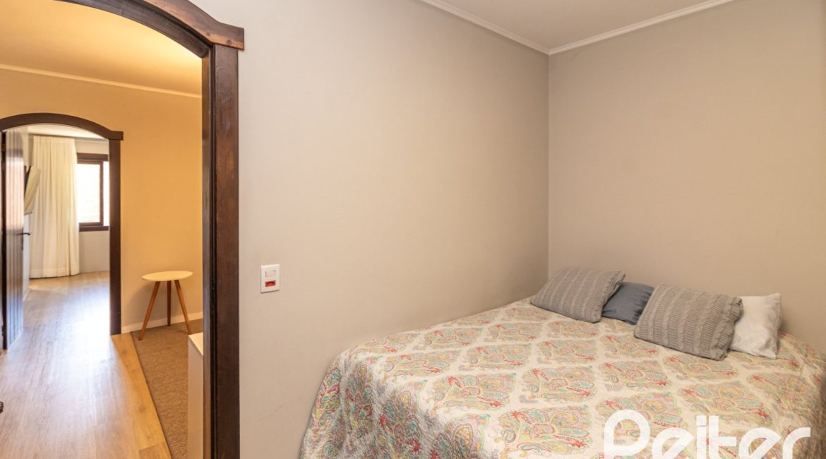 Casa em Condomínio à venda com 421m², 3 dormitórios, 3 suítes, 4 vagas, no bairro Tristeza em Porto Alegre