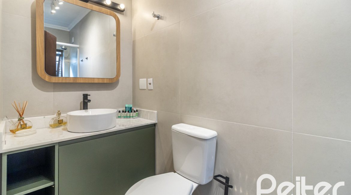 Casa em Condomínio à venda com 421m², 3 dormitórios, 3 suítes, 4 vagas, no bairro Tristeza em Porto Alegre