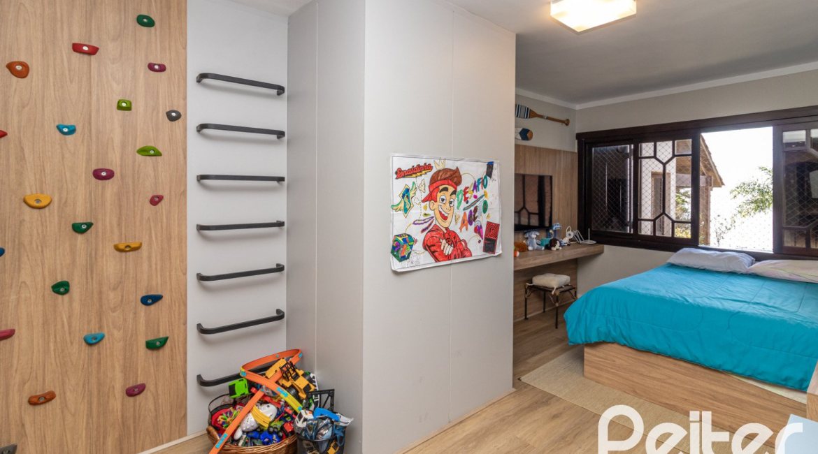 Casa em Condomínio à venda com 421m², 3 dormitórios, 3 suítes, 4 vagas, no bairro Tristeza em Porto Alegre