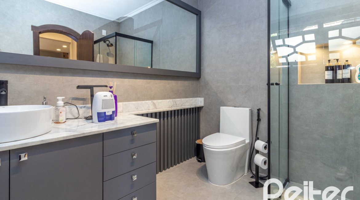 Casa em Condomínio à venda com 421m², 3 dormitórios, 3 suítes, 4 vagas, no bairro Tristeza em Porto Alegre