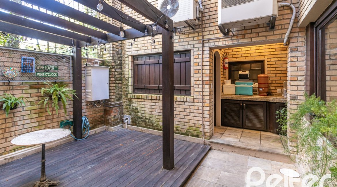 Casa em Condomínio à venda com 421m², 3 dormitórios, 3 suítes, 4 vagas, no bairro Tristeza em Porto Alegre