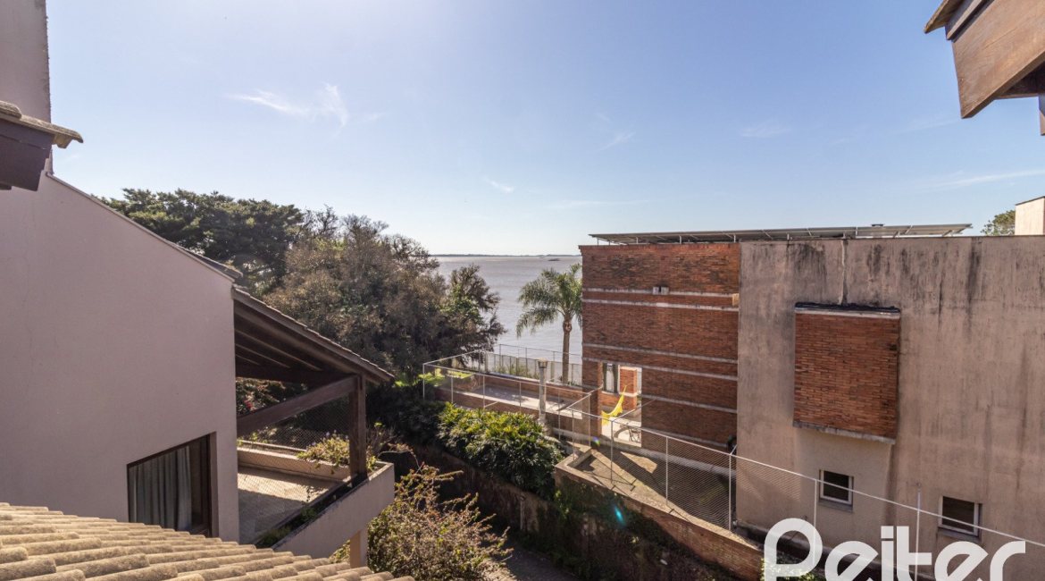 Casa em Condomínio à venda com 421m², 3 dormitórios, 3 suítes, 4 vagas, no bairro Tristeza em Porto Alegre