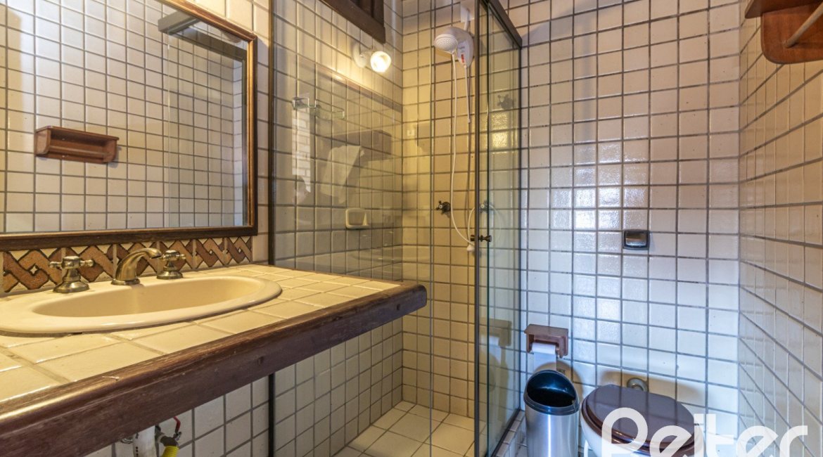 Casa em Condomínio à venda com 421m², 3 dormitórios, 3 suítes, 4 vagas, no bairro Tristeza em Porto Alegre